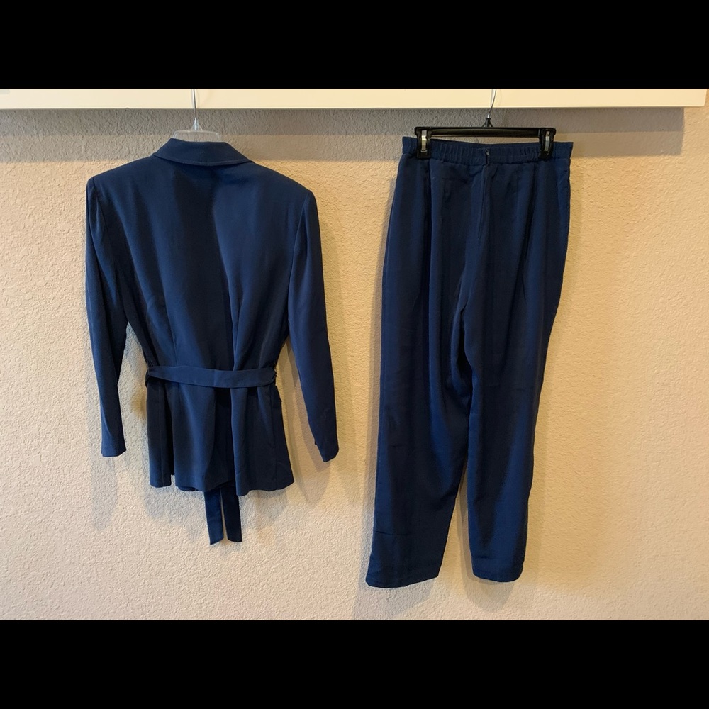 Dress Barn Vintage Navy Blue suit. EUC. Size 12. - Picture 6 of 10